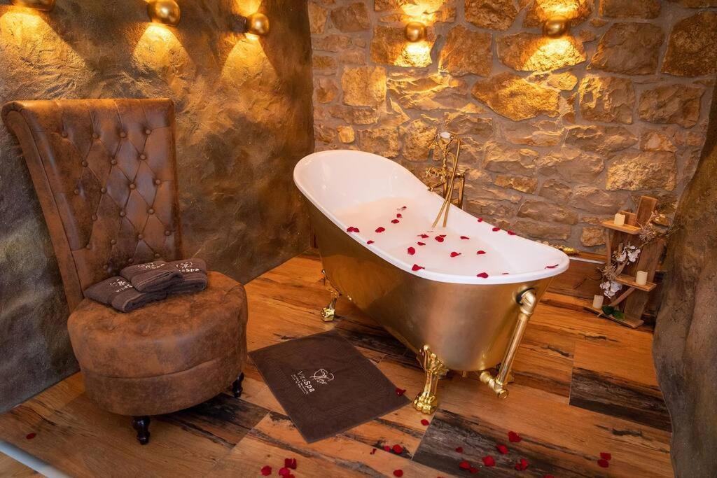 Chalet Vitaspa - Whirlpool & Sauna Privatspa Пегниц Екстериор снимка