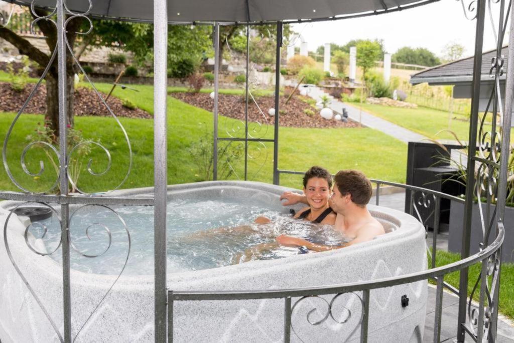 Chalet Vitaspa - Whirlpool & Sauna Privatspa Пегниц Екстериор снимка